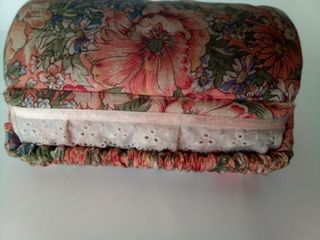 Hermosa caja con diseño de flores para guardar