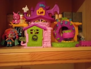 casa de la bruja, pin y pon