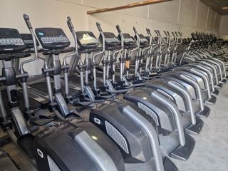 Cardio de exposición cintas, elípticas, bicis etc