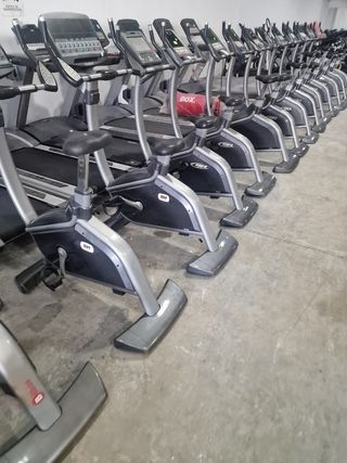 Cardio de exposición cintas, elípticas, bicis etc