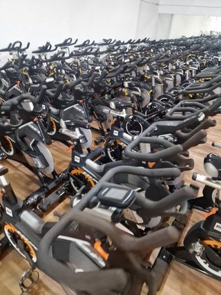 Cardio de exposición cintas, elípticas, bicis etc