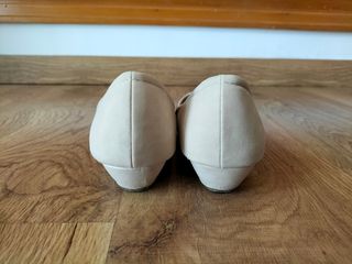 Zapatos beige con cuña talla 38