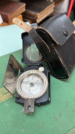 BRUJULA PRISMATICA DE PRECISIÓN WILKIE