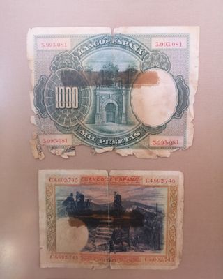 2 Marcos con billetes antiguos