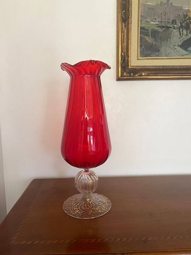 Vaso in vetro rosso e oro