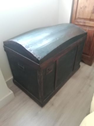 Baúl de madera antiguo