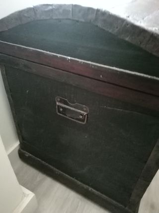 Baúl de madera antiguo