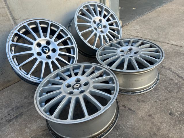 Juego llantas 17 p orig OZ SUPER TURISMO RENAULT