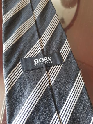 Corbata Hugo Boss seda.