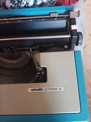 maquina de escribir antigua