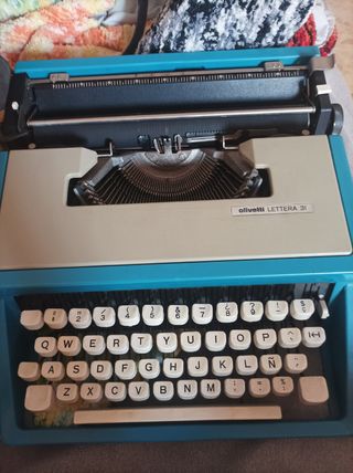 maquina de escribir antigua