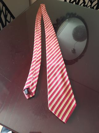 Corbata Ferragamo seda.