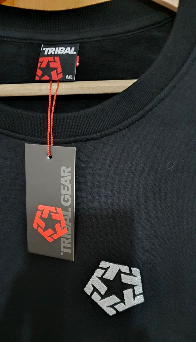 SUDADERA TRIBAL ORIGINAL A ESTRENAR XXL DE U.S.A