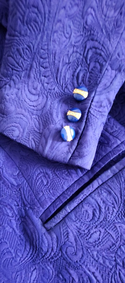 traje mujer + camisa.