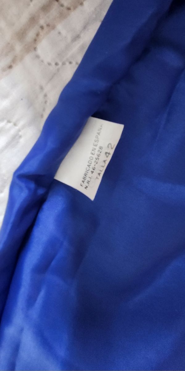 traje mujer + camisa.