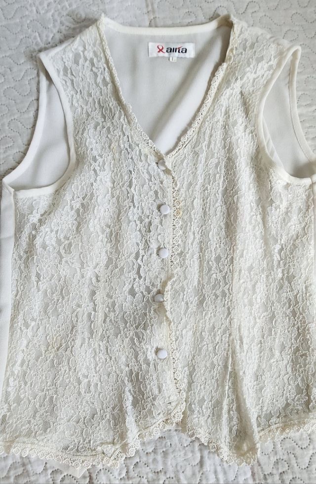 traje mujer + camisa.