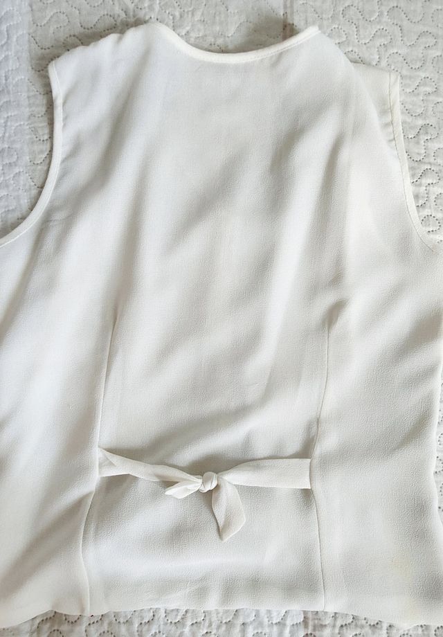 traje mujer + camisa.