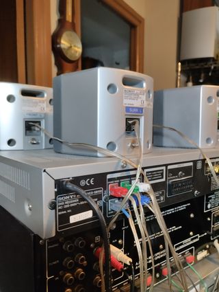 Sony DVD 5.1 con sus altavoces 