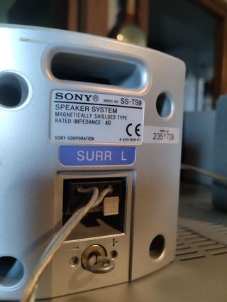 Sony DVD 5.1 con sus altavoces 