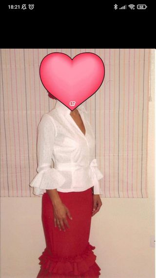 Falda rociera con corpiño, blusa y sombrero