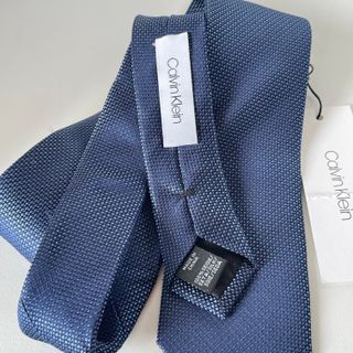 Calvin Klein . corbata . con etiqueta