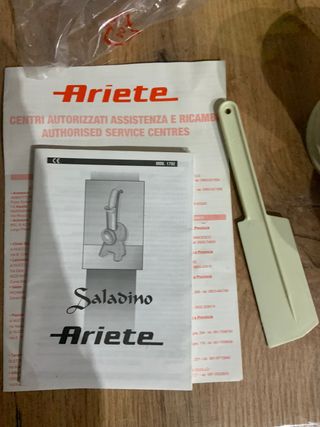 Rallador Eléctrico de Verduras Saladino Ariete