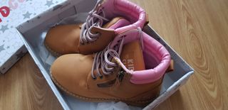 Vendo botines para niña 