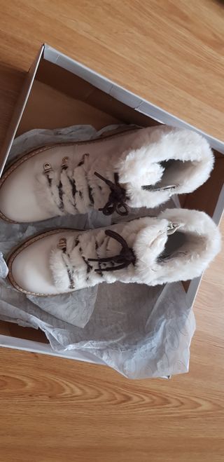 Vendo botines blancos 