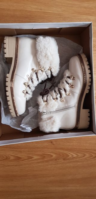 Vendo botines blancos 