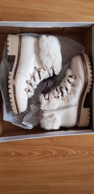 Vendo botines blancos 