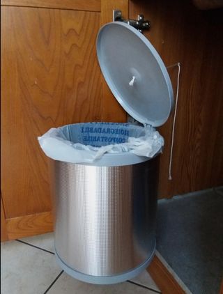 Cubo de basura para armario. NUEVO