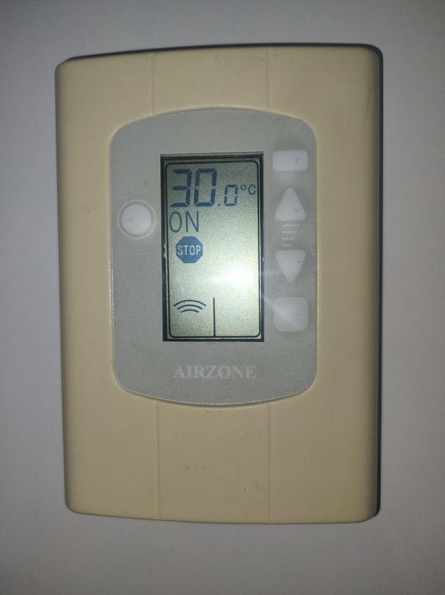 Mando Airzone Maestro de segunda mano por 100 EUR en Algeciras en WALLAPOP