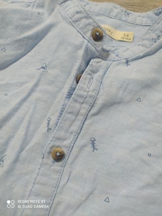 Camisa Sfera. Azul con pequeños detalles