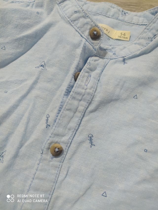 Camisa Sfera. Azul con pequeños detalles