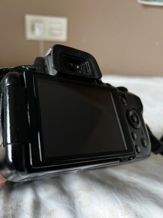 Cámara Nikon D5100 + Objetivo Nikon DX 18-55 mm