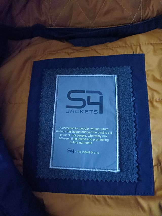 cazadora impermeable y acolchada