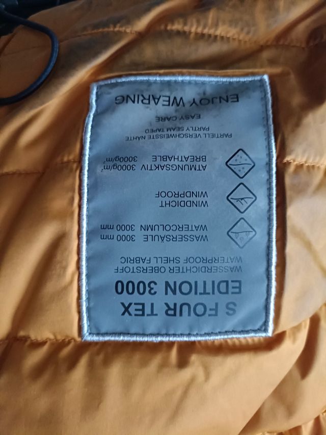 cazadora impermeable y acolchada