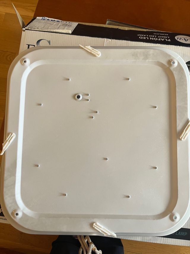 A ESTRENAR. Plafón de luz led.