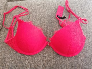 Sujetador rojo. Talla 90B. Cómo nuevo!
