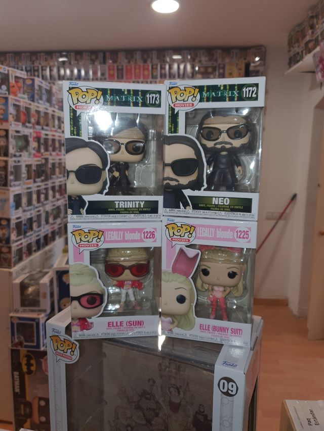 Funko matrix + una rubia muy legal