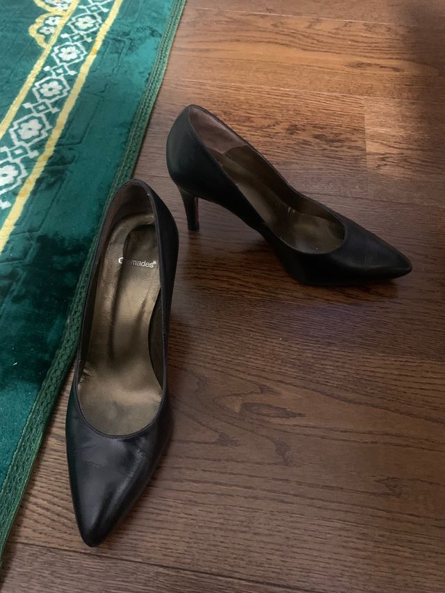 Zapato de tacón de cuero