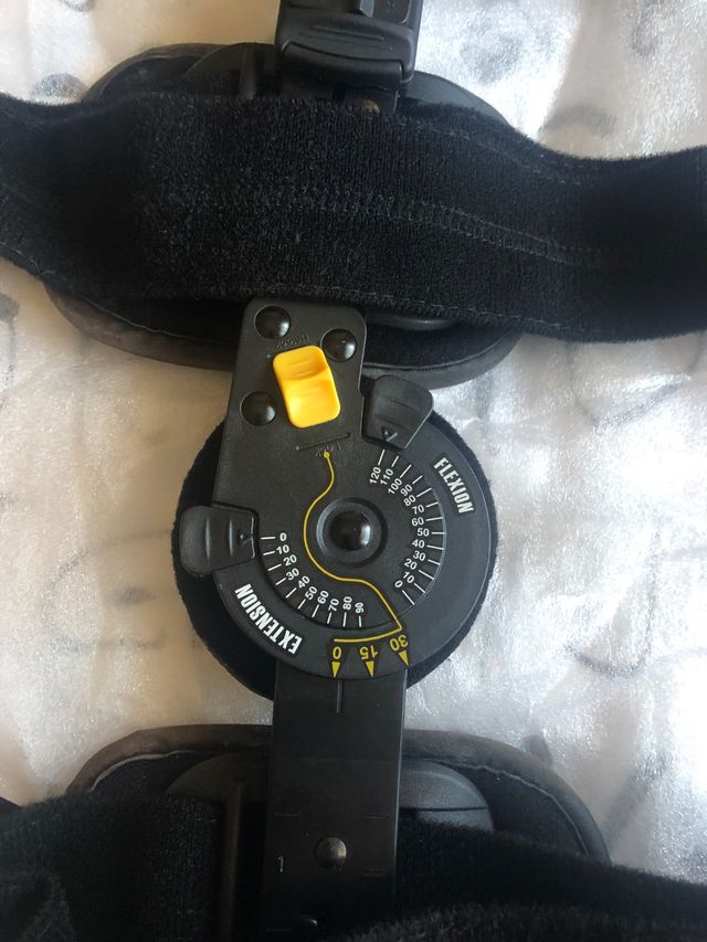 Prótesis de rodilla regulable