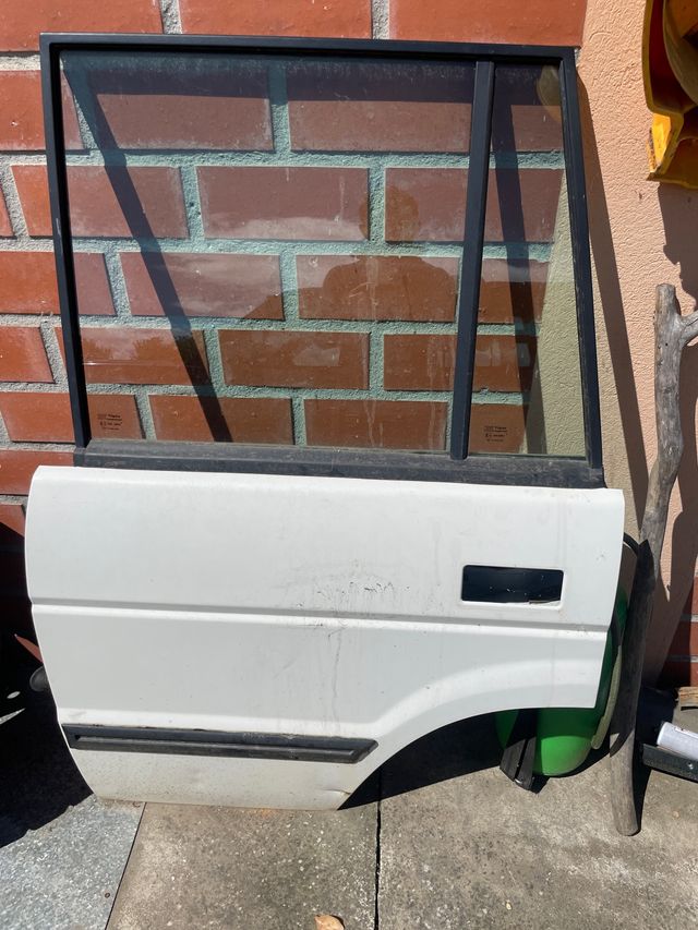 Puerta trasera izquierda discovery