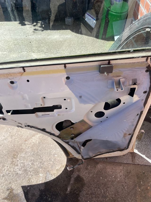 Puerta trasera izquierda discovery