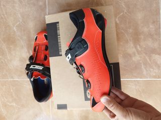 zapatillas Sidi genius 10 rojo fluorescente