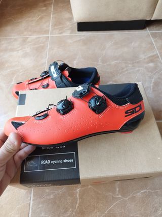 zapatillas Sidi genius 10 rojo fluorescente