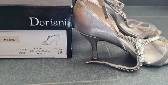 Sandalia plateada con cristales