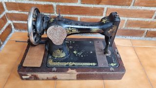 Maquina de coser SINGER muy antigua F753201