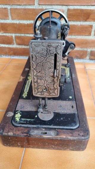 Maquina de coser SINGER muy antigua F753201