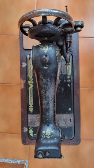 Maquina de coser SINGER muy antigua F753201